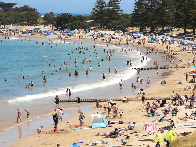 Summertime at Torquay front beach. Picture : Ian Currie