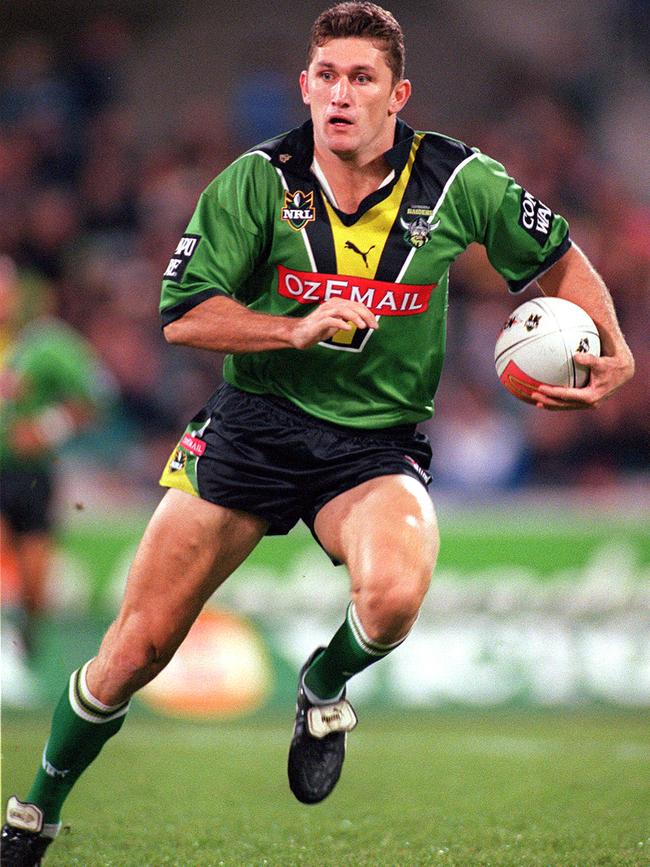 Jack Hetherington’s uncle, Canberra legend Brett Mullins playing for the Raiders back in 2000. Picture: News Corp.