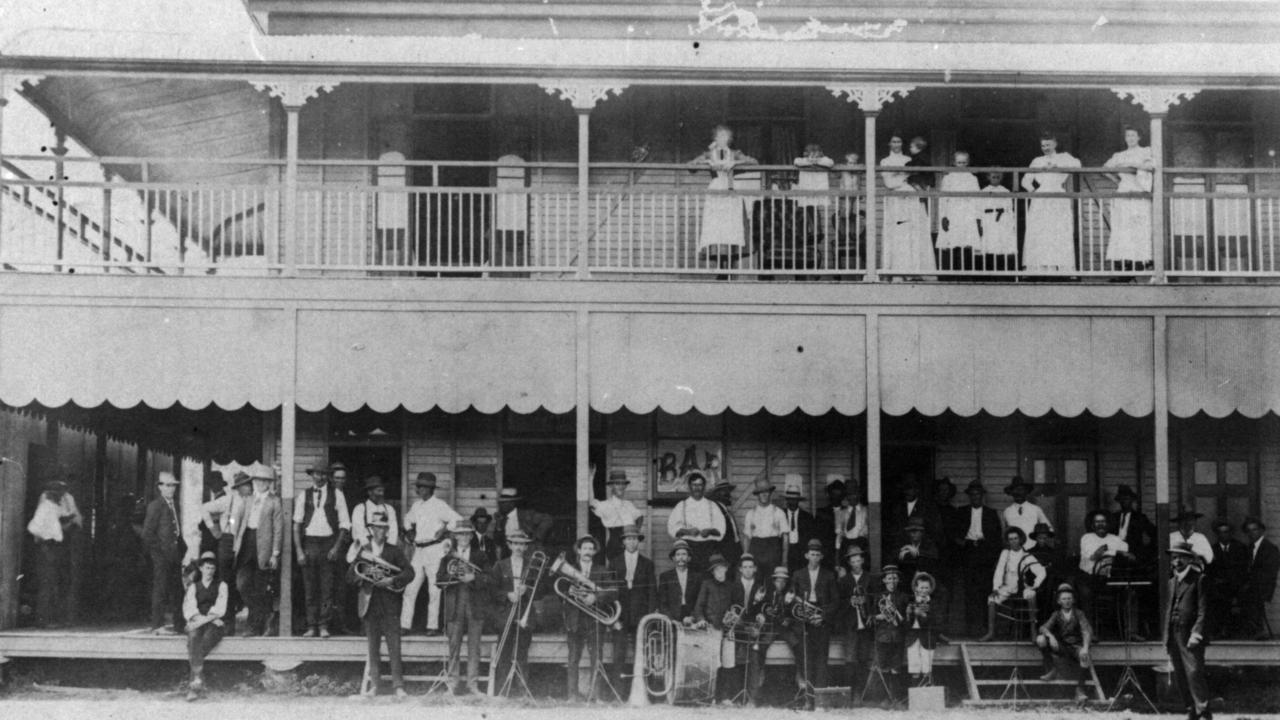 Big Thongs unveiled as new tourist attraction at country pub in Calen,  north of Mackay - ABC News