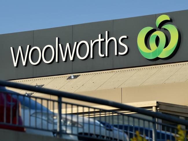 A Woolworth supermarket in Heidelberg is a Tier 1 exposure site. Picture: NCA NewsWire/Joel Carrett