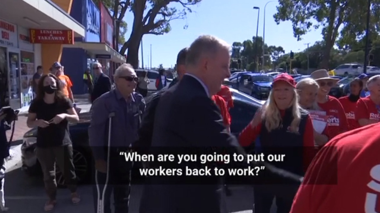 Heckler confronts Anthony Albanese over vaccine mandates