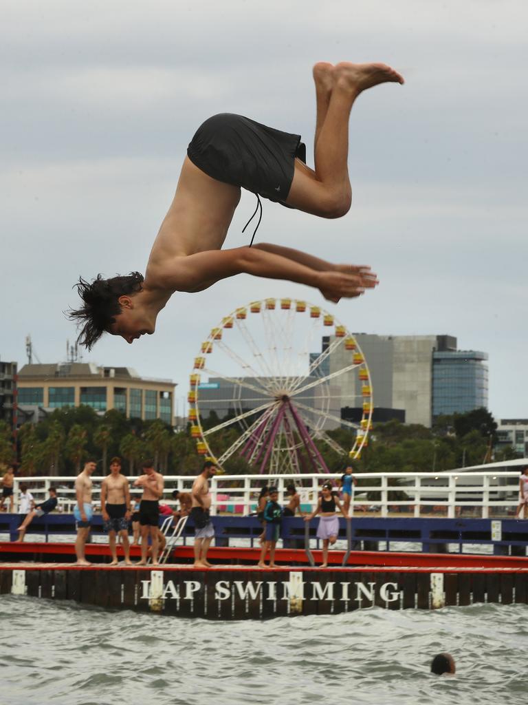 Beach goers cooling off on Boxing Day 2024 at Geelong’s Waterfront. Picture: Alison Wynd