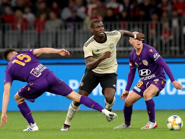 Paul Pogba (centre) of Manchester United in action during the Perth Glory and Manchester United football match at Optus Stadium in Perth, Saturday, July 13, 2019.  (AAP Image/Richard Wainwright) NO ARCHIVING, EDITORIAL USE ONLY
