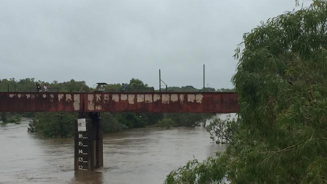 Water levels are rising at the Katherine bridge after heavy rain over Christmas. PICTURE: Wendy Pritchard