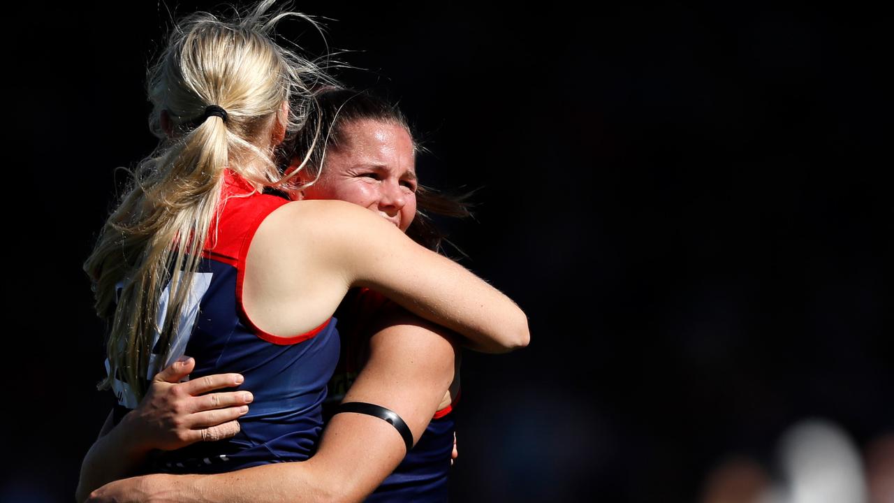 Kate Hore and Megan Fitzsimon know they are through to the decider. Picture: Dylan Burns/AFL Photos via Getty Images