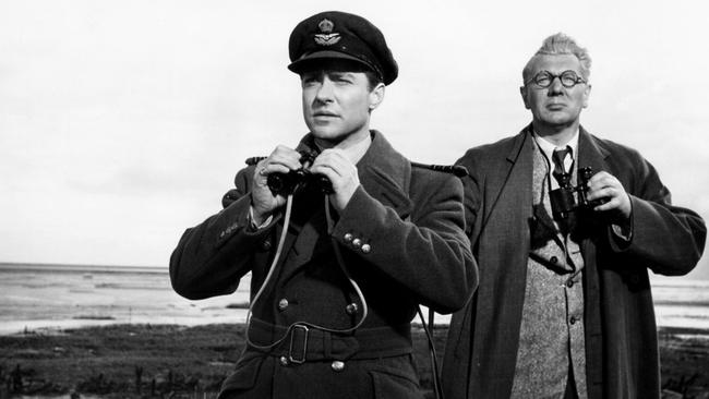 Richard Todd as Guy Gibson and Michael Redgrave as Barnes Wallis in a scene from the 1955 film The Dam Busters