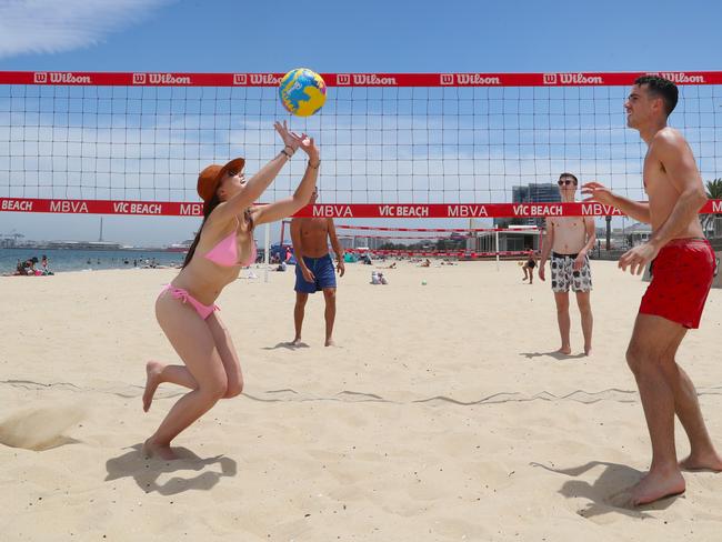 Hot weather is predicted in Melbourne on Sunday. Picture: NCA NewsWire/David Crosling