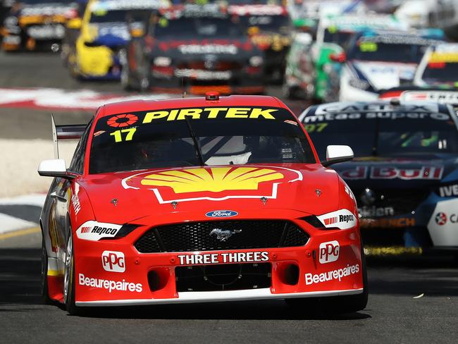 ADELAIDE, AUSTRALIA - FEBRUARY 23: Scott McLaughlin driving the #17 Shell V-Power Racing Team Ford Mustang leads at the start of race two during round one of the 2020 Supercars Championship the Adelaide Superloop on February 23, 2020 in Adelaide, Australia. (Photo by Robert Cianflone/Getty Images)