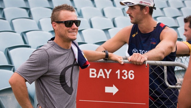 Crows fan Lleyton Hewitt catches up with Taylor Walker.