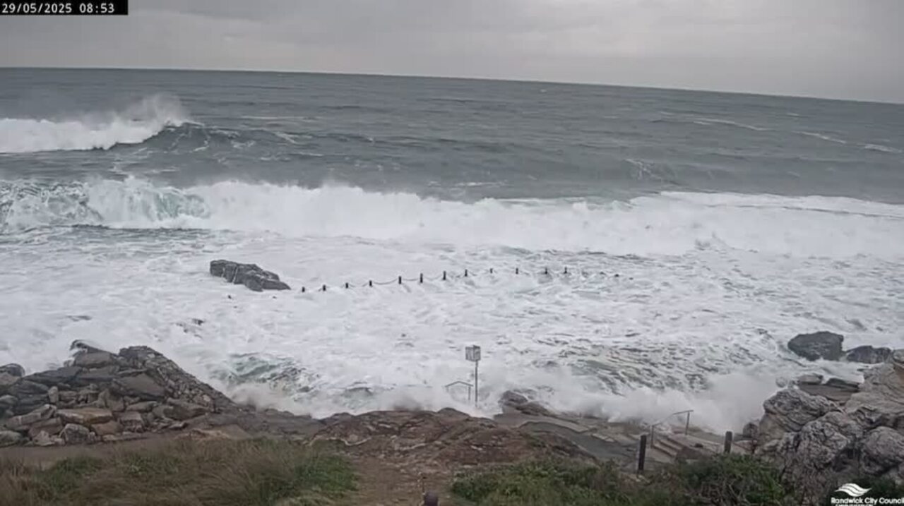 Swells at Mahon Pool