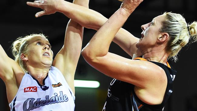 Fire's Suzy Batkovic battles Lightning's Abby Bishop in the WNBL.