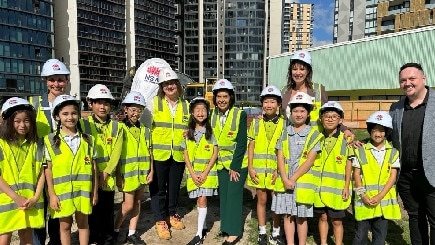 Construction begins on Wentworth Point Public School last Friday. Parramatta MP Donna Davis (centre) is pictured with students.