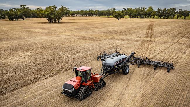 The new Case IH Steiger 715 Quadtrac towing a Flexi-Coil Air Cart equipped with section control and variable rate application control. Picture: Supplied
