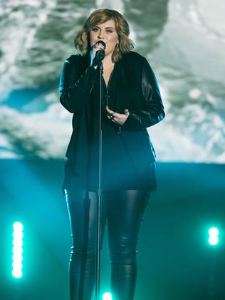 Ellie Drennan belts it out on The Voice.