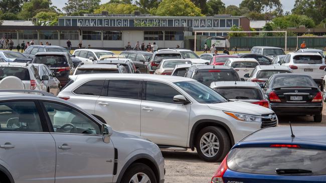 The packed carpark at Oakleigh South Primary School. Picture: Jay Town