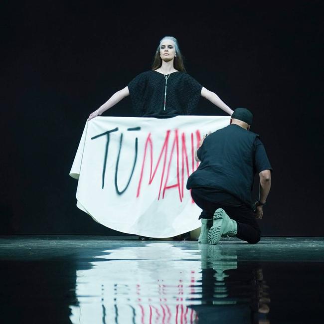 Mr. G spray-paints a dress at Kiri Nathan. Image credit: Getty Images