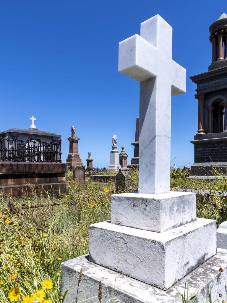 Waverley Cemetery: The stories and secrets revealed | Daily Telegraph