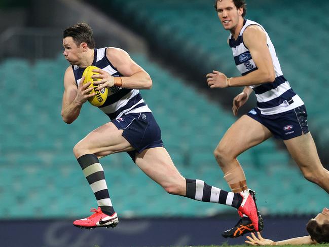 Geelong's Patrick Dangerfield bursts out of the middle during the AFL match between the Geelong Cats and Brisbane Lions at the SCG on 9th July 2020, Sydney. Picture. Phil Hillyard