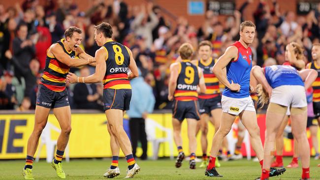 Tom Doedee celebrates with Jake Kelly as the final siren blows. Picture: Daniel Kalisz/Getty Images