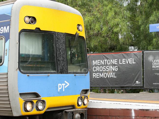 Balcombe Road, Mentone level crossing railway removal works. Jan 2019 stock shots trains/ crossing/ works showing current 2019 progress.Picture Norm Oorloff