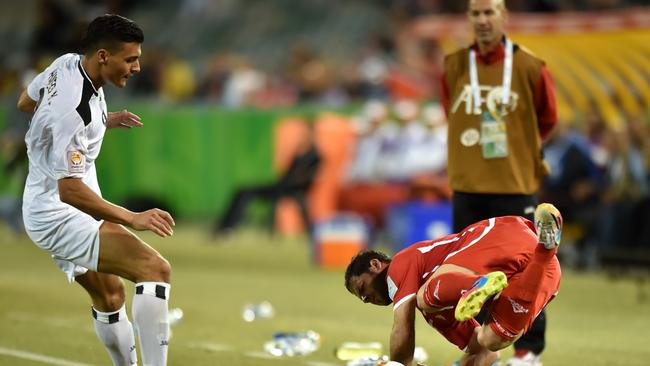 Ahmed Yaseen Gheni of Iraq (L) and Hisham Salhi of Palestine (R) fight for the ball.