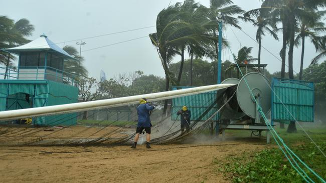 Heavy rain lashes Townsville causing flash flooding. The stringer net is removed from the Stand Park beach. Picture: Evan Morgan