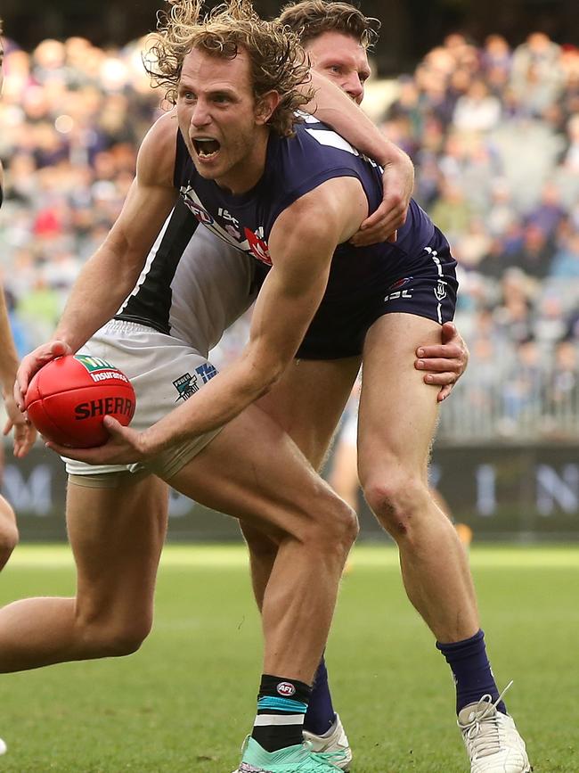 Dockers David Mundy looks to handball against Port Adelaide at Optus Stadium in Perth. Picture: Paul Kane/Getty