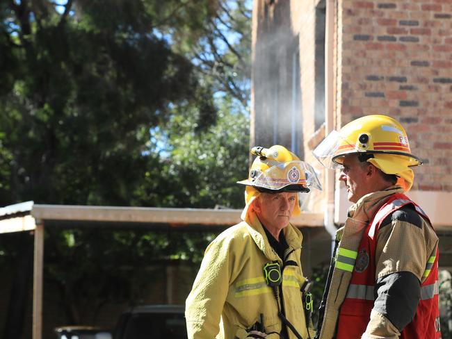 Firies on the scene of a unit fire at Rolan Court, Palm Beach. Pics Adam Head