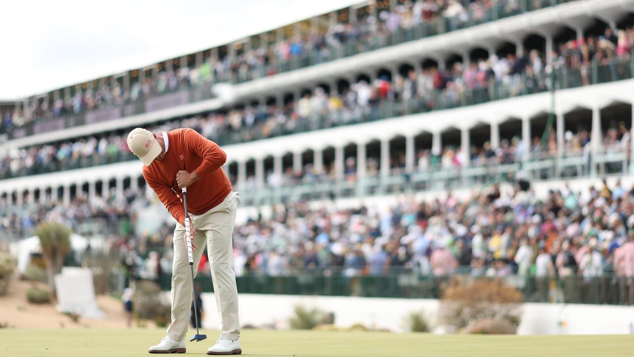 Adam Scott putts in front of packed stands in Phoenix. (Photo by Christian Petersen/Getty Images)