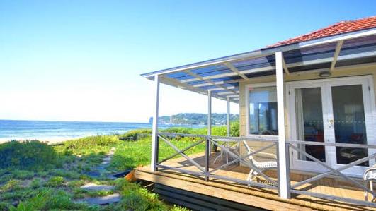 Views to the beach from the 10 North Avoca Pde shack.