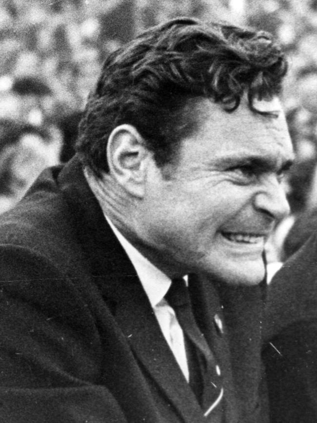 Barassi coaching the Blues in their 1968 semi-final against Essendon.