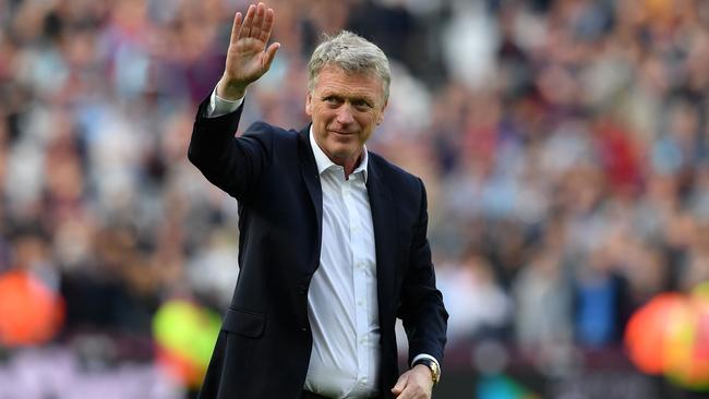 West Ham United's Scottish manager David Moyes waves to supporters on the pitch after the English Premier League football match between West Ham United and Everton at The London Stadium, in east London on May 13, 2018. West Ham won the game 3-1. / AFP PHOTO / Ben STANSALL / RESTRICTED TO EDITORIAL USE. No use with unauthorized audio, video, data, fixture lists, club/league logos or 'live' services. Online in-match use limited to 75 images, no video emulation. No use in betting, games or single club/league/player publications.  /