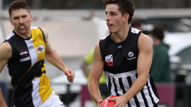 EFL Division 4 2022: Surrey Park v Chirnside Park - preliminary final at East Burwood Reserve: Callum Garvin of Surrey Park on Sunday 28th of August, 2022 in Burwood East, Victoria, Australia.Photo: Hamish Blair