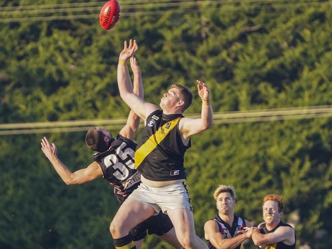 MPNFL: Devon Meadows’ Rayden Haynes and Macklin Raine of Seaford. Picture: Valeriu Campan