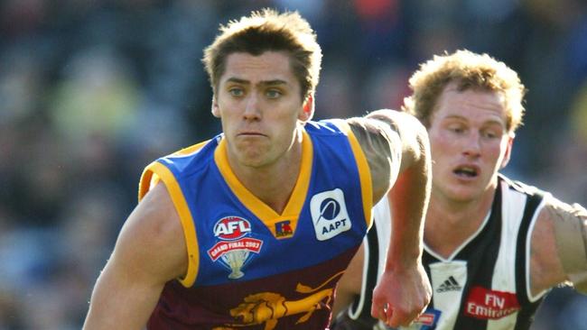 SEPTEMBER 27, 2003 : Simon Black (ball) during Brisbane Lions v Collingwood AFL Grand Final at MCG in Melbourne, 27/09/03. Pic Craig Borrow.Australian Rules A/CT Simon Black during the most recent Brisbane and Collingwood clash - the AFL Grand Final