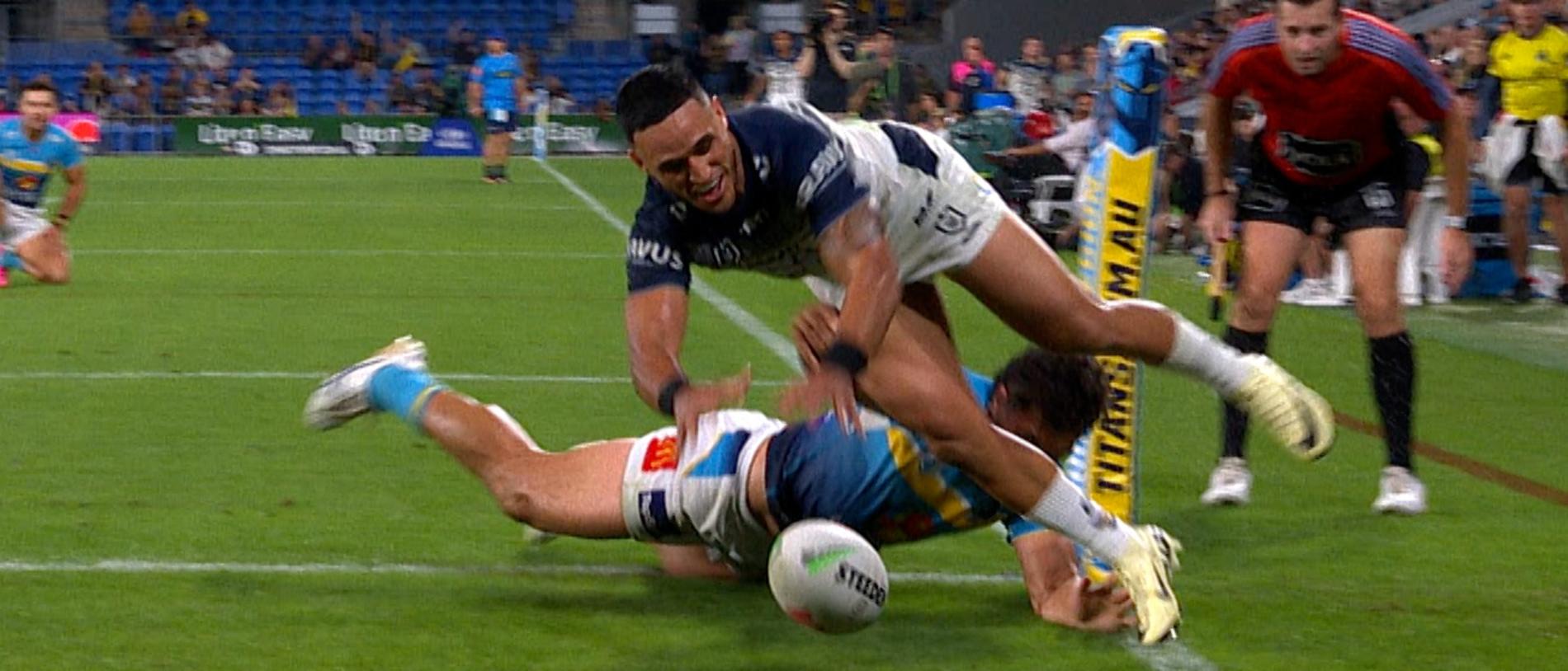 Valentine Holmes bombed the try.