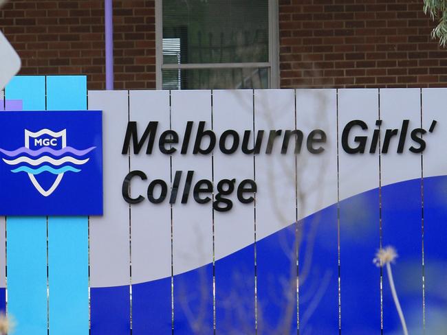 N49me411 Melbourne Girl`s College exteriors Yarra Boulevard Richmond for swine flu story