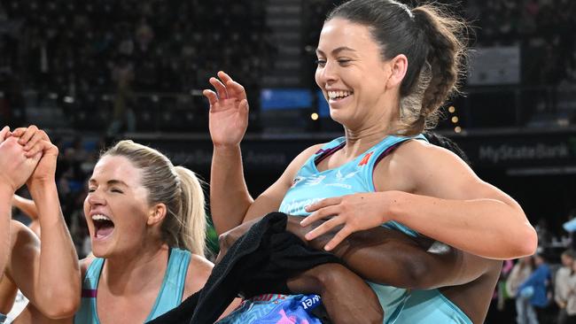HOBART, AUSTRALIA - JUNE 29: Gabrielle Sinclair of the Mavericks Celebrates the win with teammates during the round 12 Super Netball match between Melbourne Mavericks and Sunshine Coast Lightning at MyState Bank Arena, on June 29, 2024, in Hobart, Australia. (Photo by Steve Bell/Getty Images)