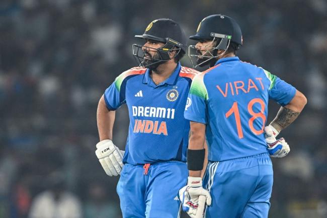 India's Virat Kohli (R) and Rohit Sharma are facing growing questions over their futures