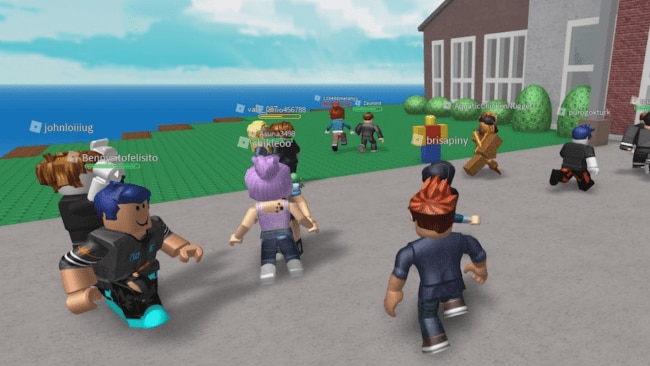 Roblox entices children to talk to strangers. Image: Supplied