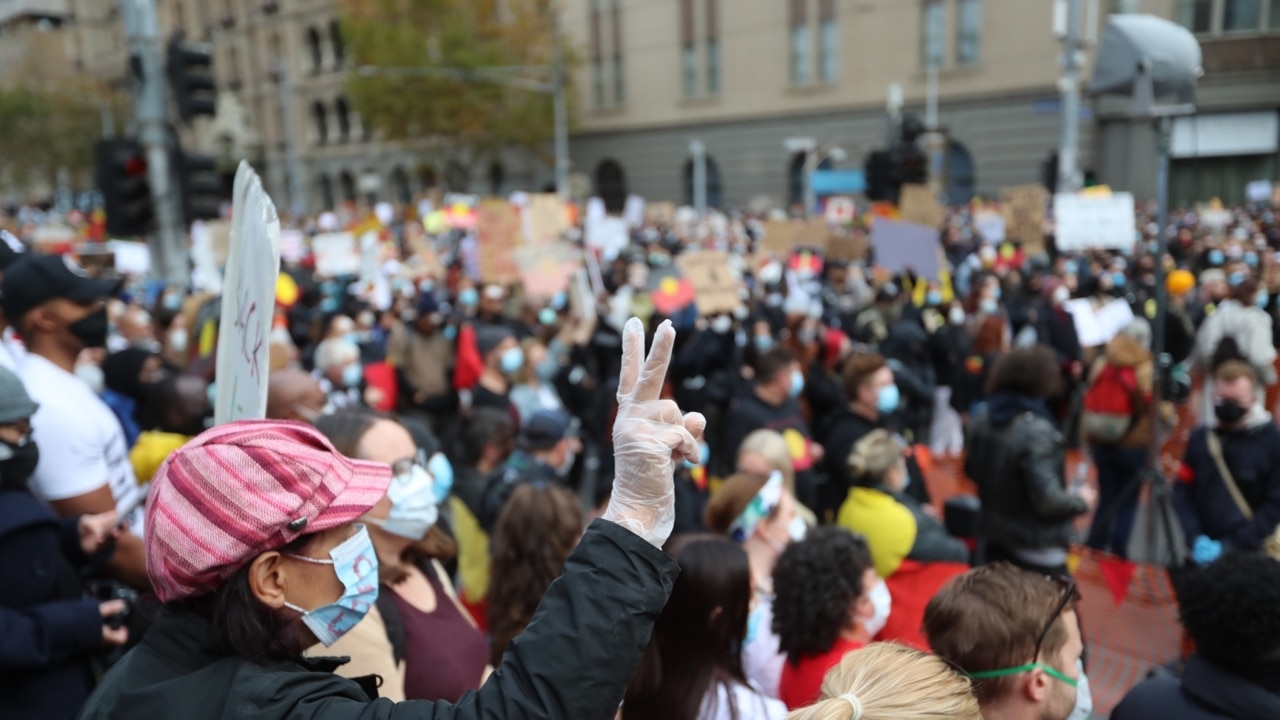 Hundreds march for refugee freedom in Melbourne