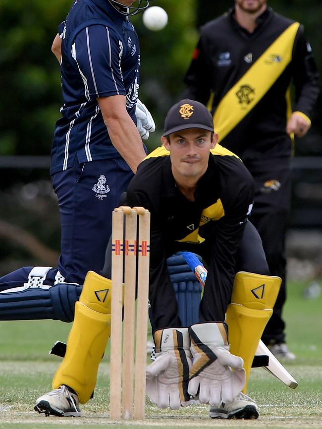 Scott Edwards keeps his eye on the ball for Richmond. Picture: Andy Brownbill