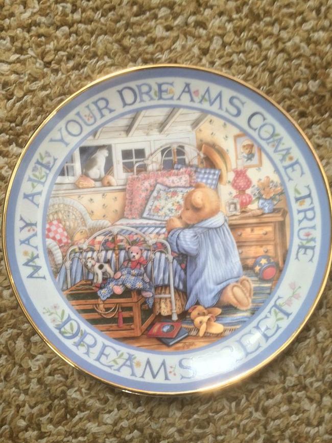 A collectible plate from The Franklin Mint Heirloom.