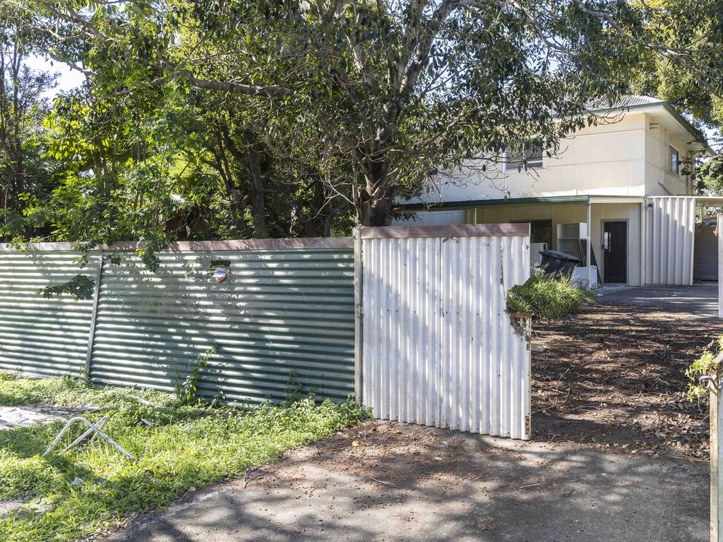 An abandoned / unoccupied, flood damaged house on Corella Street, Rocklea. Many houses in Rocklea have been unoccupied since the floods in February, with some apparently unoccupied since the 2011 flood. Picture : Matthew Poon.