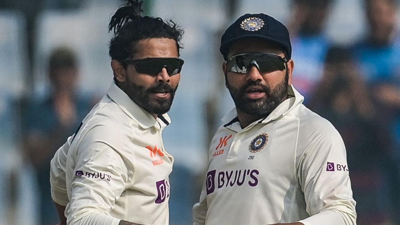 India's Ravindra Jadeja (L) was way too good. (Photo by Money SHARMA / AFP)