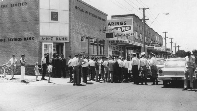 Police cars draw a crowd outside the ANZ Bank in Ormond after an armed robbery by Ryan and Walker.