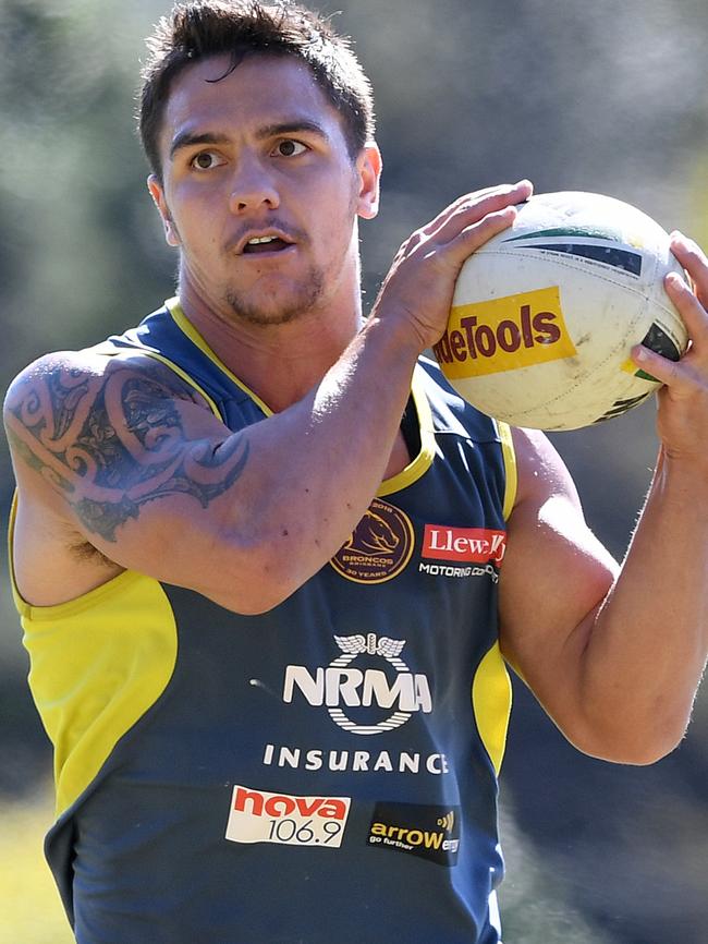 Confidence is crucial to a halfback. (AAP Image/Dave Hunt)