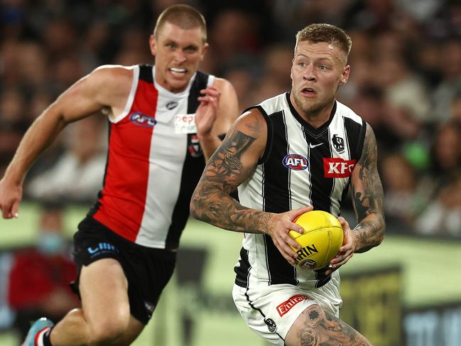 MELBOURNE.  19/03/2022.   AFL. Round 1.  St Kilda vs Collingwood at the Marvel Stadium . Jordan De Goey of the Magpies leaves Sebastian Ross of the Saints chasing during the 2nd qtr.    . Photo by Michael Klein