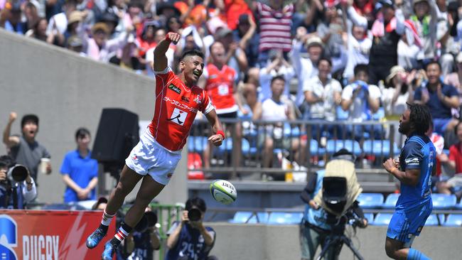 Keisuke Uchida of the Sunwolves celebrates scoring his team's second try.