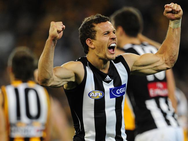 Luke Ball kicks the matchwinning goal in the 2011 preliminary final.